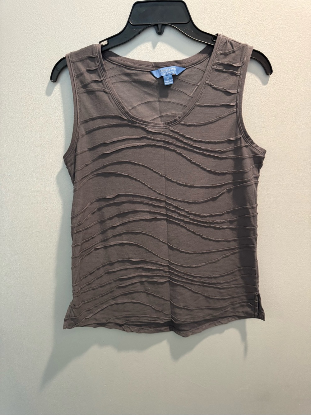 Simply Vera ladies Gray Wave-Texture Sleeveless Top Vera Wang Size Med